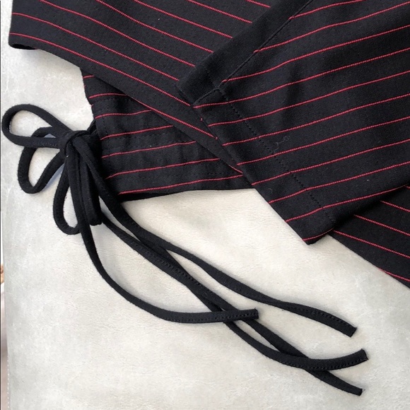 3/$25 Zara red and black crop sweatshirt - Picture 3 of 4